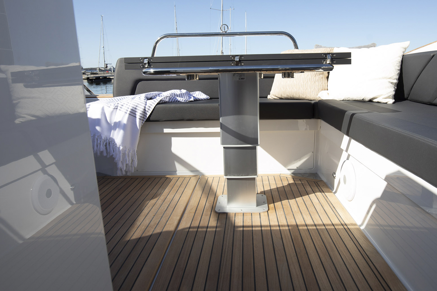 Powered table pedestal