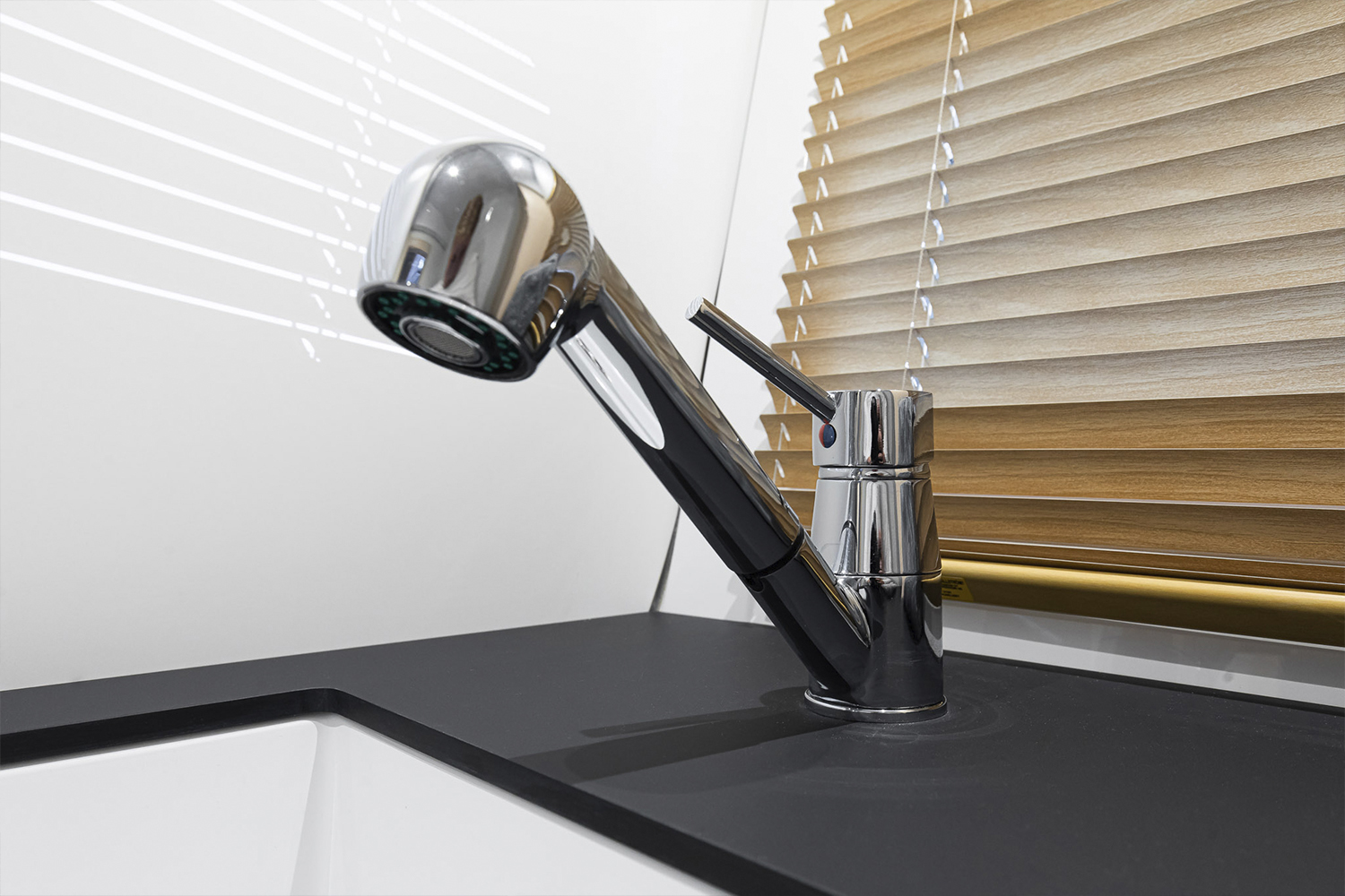 Venetian blinds, toilet