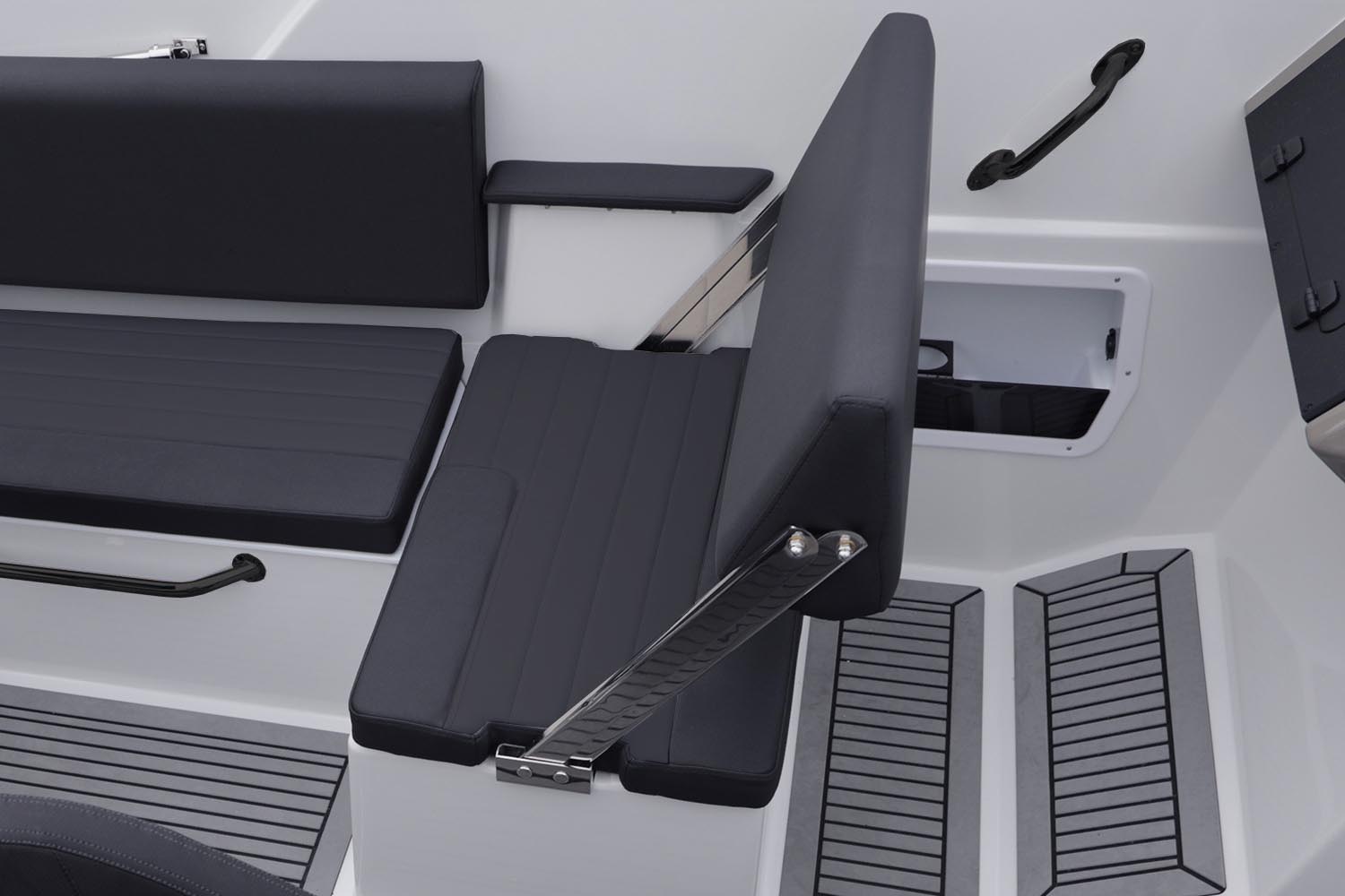 Folding back rest of navigator’s seat