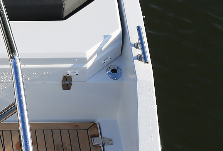 Flagpole socket