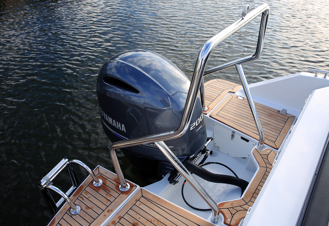 Water skiing bracket