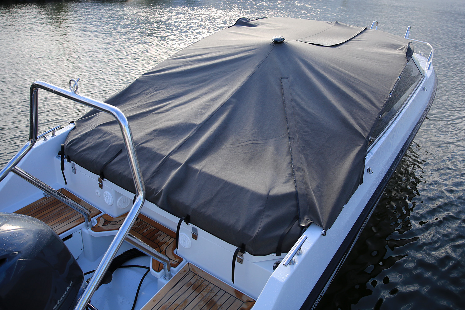 Cockpit tonneau cover rear