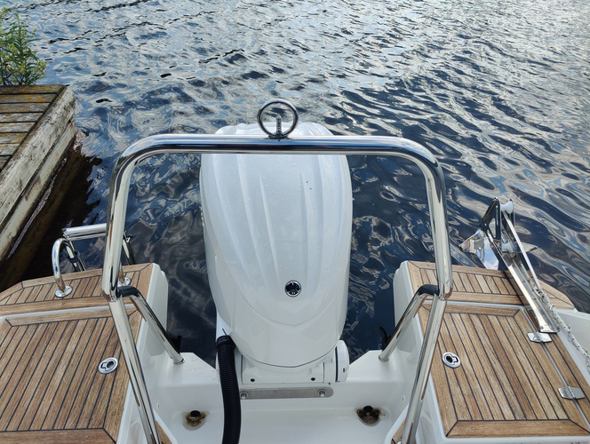 Water skiing bracket
