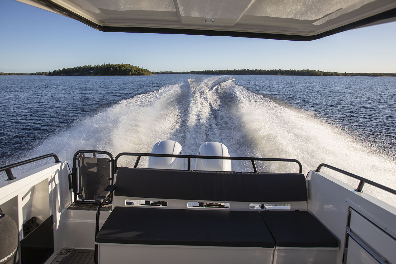 Cushion for aft bench in cockpit